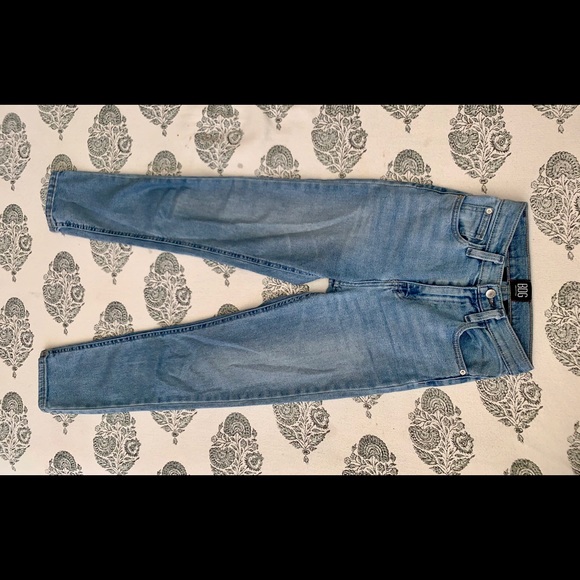 BDG GIRLFRIEND HIGH-WAISTED JEAN SIZE 24 - Picture 2 of 5